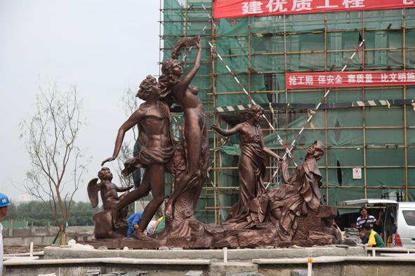 汉中滨江国际《欧式雕塑》  作者：王涛